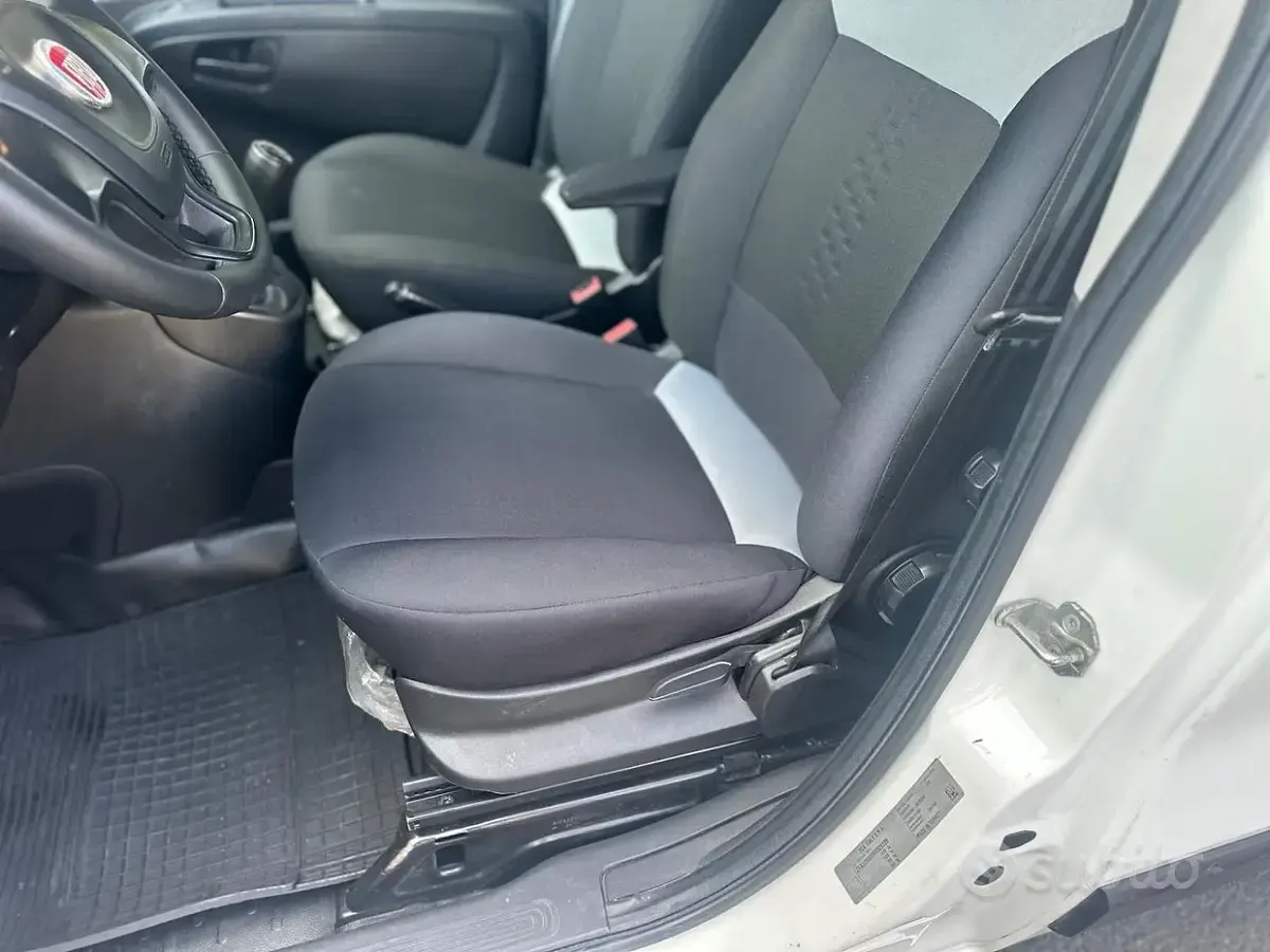 Begagnad Fiat Fiorino Trekking 95 HK (69 kW) 2021 Vit Minibuss