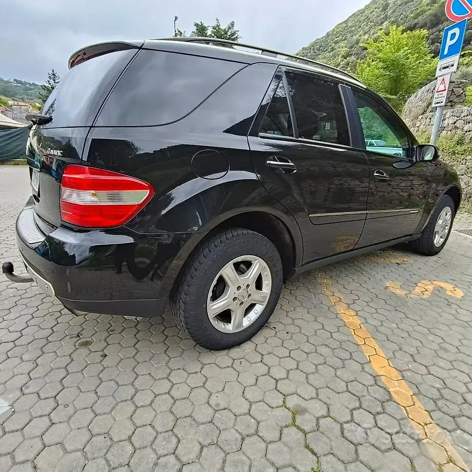 Usata Mercedes ML320 190 CV (139 kW) 2007 Nero SUV