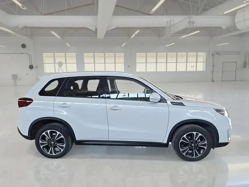 Usata Suzuki Vitara 102 CV (75 kW) 2024 Bianco SUV