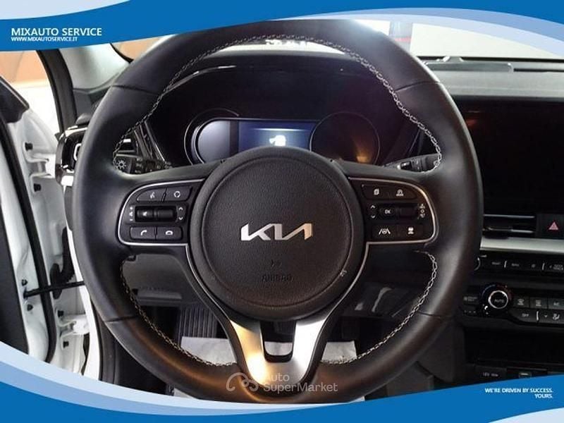 Usata Kia e-Niro 150 kW (204 CV) 2022 Bianco perlato SUV