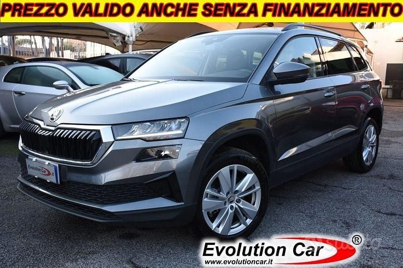 Usata Skoda Karoq Executive 116 CV (85 kW) 2024 Grigio metallizzato SUV
