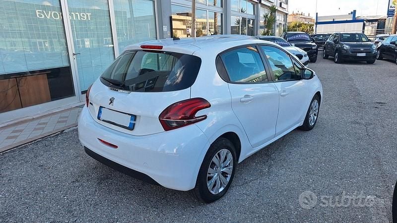 Usata Peugeot 208 Active 101 CV (74 kW) 2019 Bianco Utilitaria