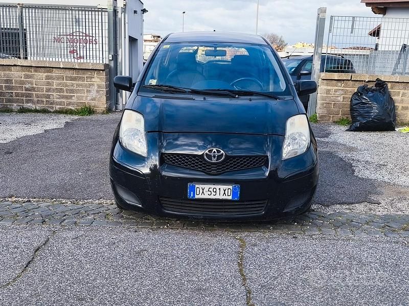 Usata Toyota Yaris 100 CV (73 kW) 2009 Nero Utilitaria