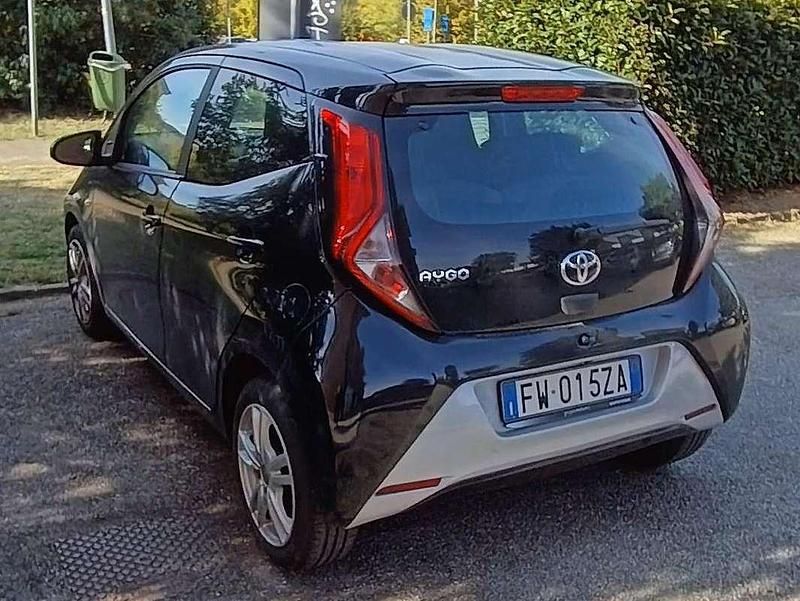 Nero Usata 2019 Toyota Aygo Cool Due volumi | 7900 € (Super prezzo) - Immagine 1/4