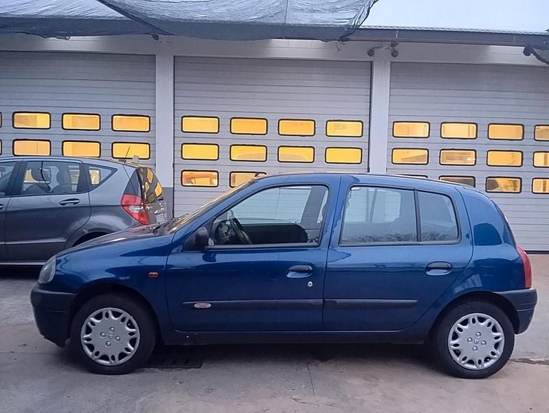 Usata Renault Clio II 74 CV (54 kW) 1999 Blu Berlina