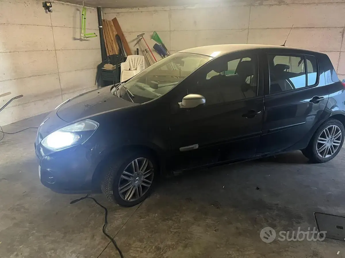 Usata Renault Clio III 75 CV (55 kW) 2011 Berlina