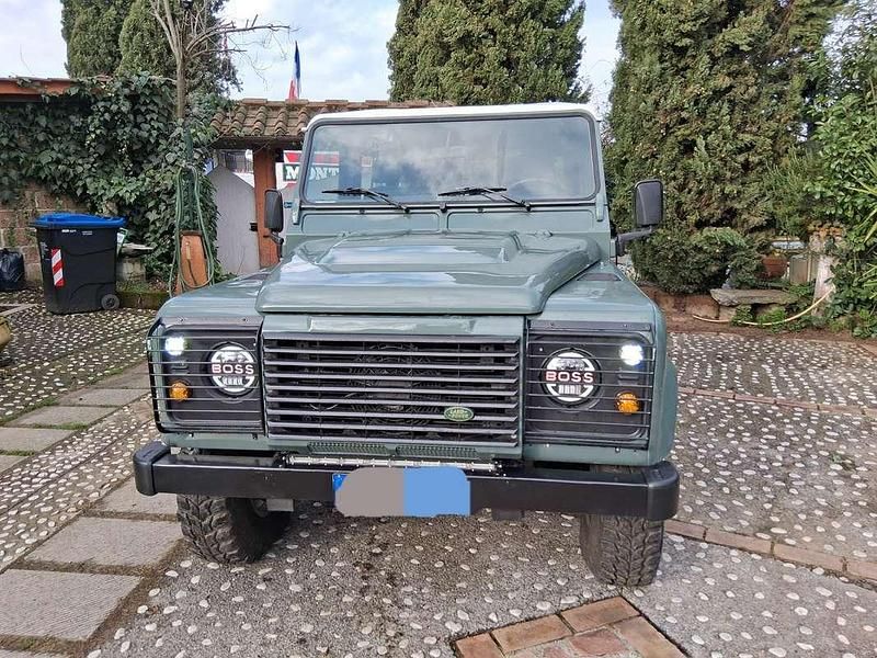 Usata Land Rover Defender S 122 CV (89 kW) 2007 Verde Station wagon