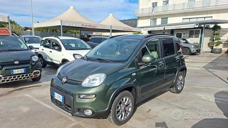 Usata Fiat Panda 4x4 S 95 CV (69 kW) 2016 Verde Utilitaria