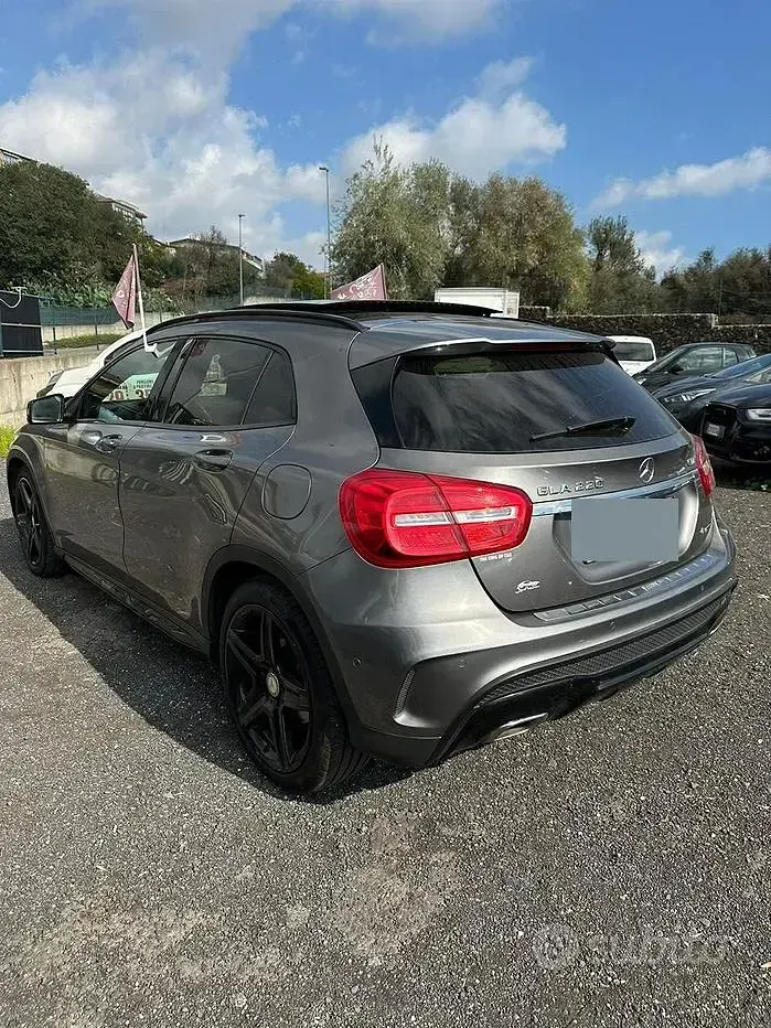 Usata Mercedes GLA220 170 CV (125 kW) 2015 Grigio SUV