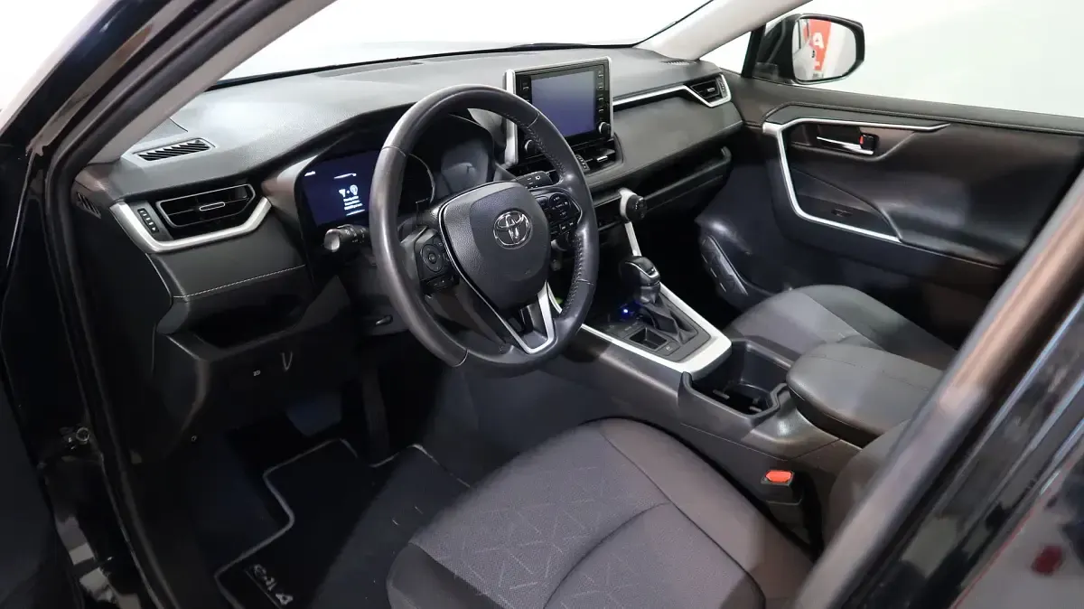Begagnad Toyota RAV4 Hybrid Business Edition 218 HK (160 kW) 2022 Svart SUV