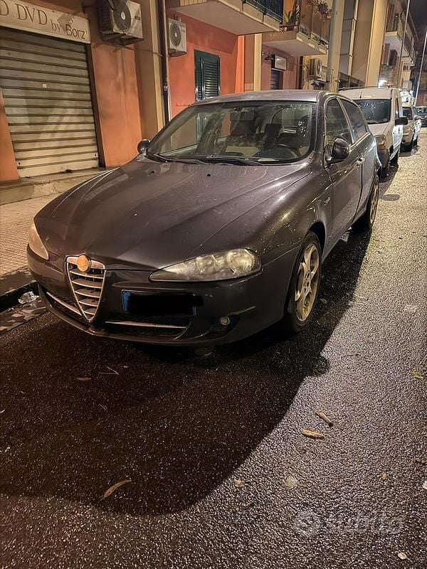 Usata Alfa Romeo 147 150 CV (110 kW) 2007 Nero Utilitaria