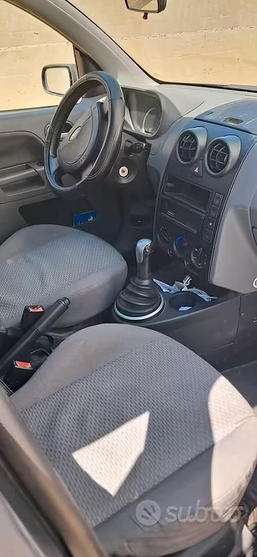 Usata Ford Fusion 58 CV (42 kW) 2004 Grigio Utilitaria