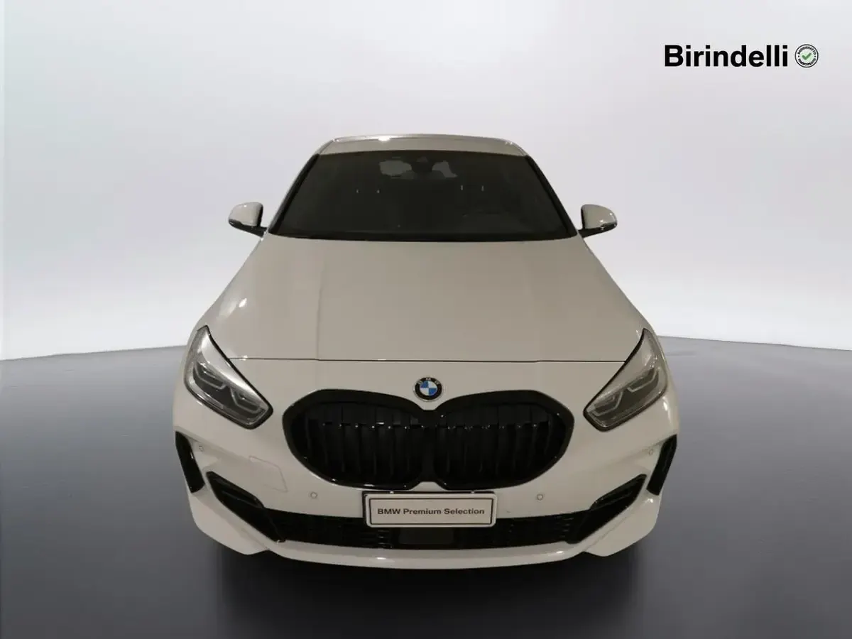 Usata BMW 118 M Sport 150 CV (110 kW) 2023 Alpin white pastello Utilitaria