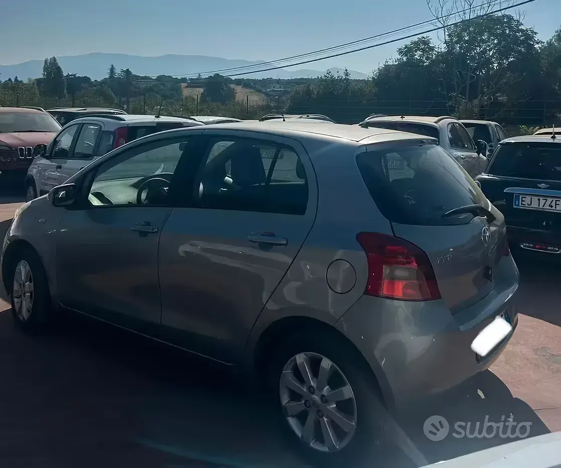 Usata Toyota Yaris 87 CV (63 kW) 2008 Grigio Utilitaria