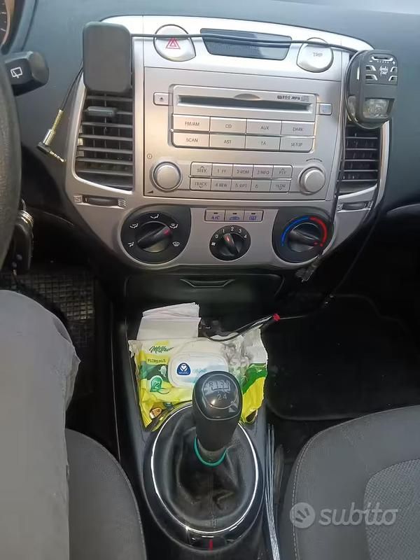 Usata Hyundai i20 75 CV (55 kW) 2010 Grigio Utilitaria