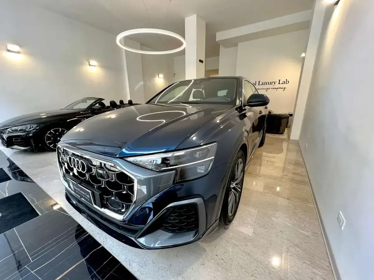 Usata Audi Q8 S-Line 231 CV (169 kW) 2024 Blu/azzurro SUV