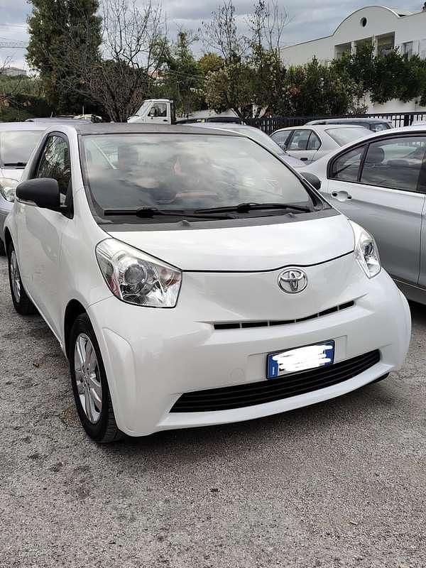 Gebraucht Toyota iQ 68 PS (50 kW) 2012 Weiß Kleinwagen