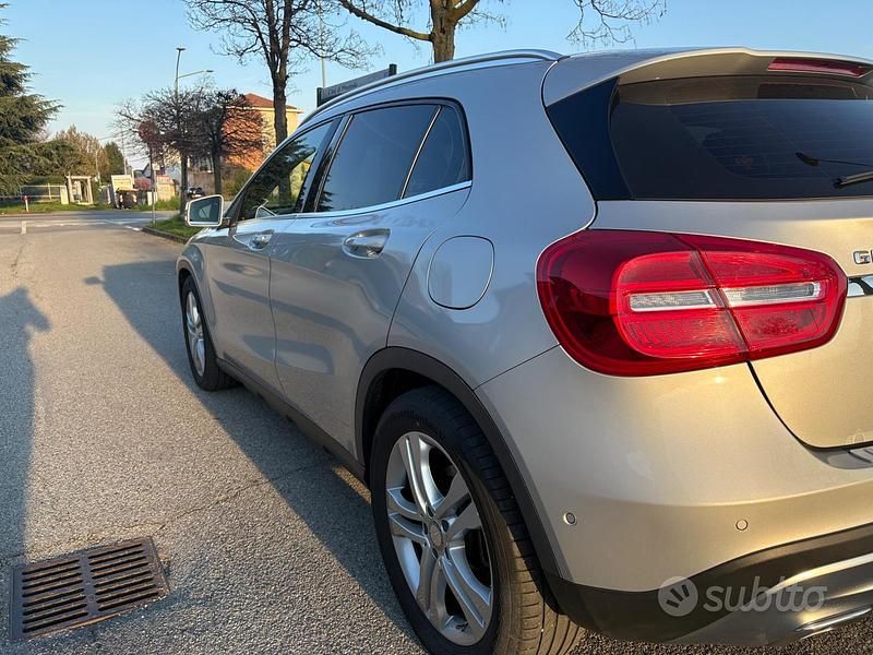 Usata Mercedes GLA200 136 CV (100 kW) 2014 Grigio SUV