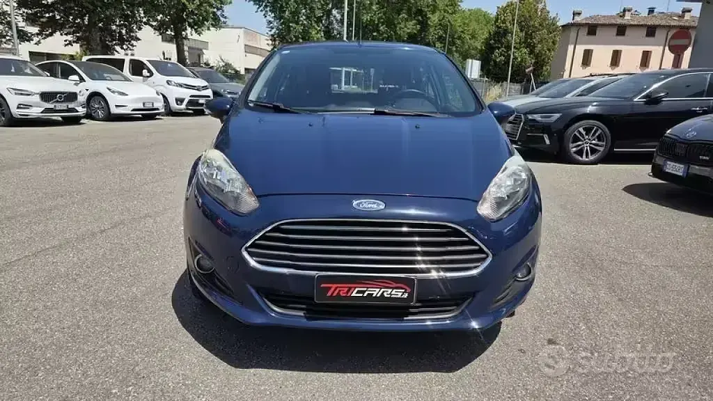 Usado Ford Fiesta 60 HP (44 kW) 2013 Azul Sedan