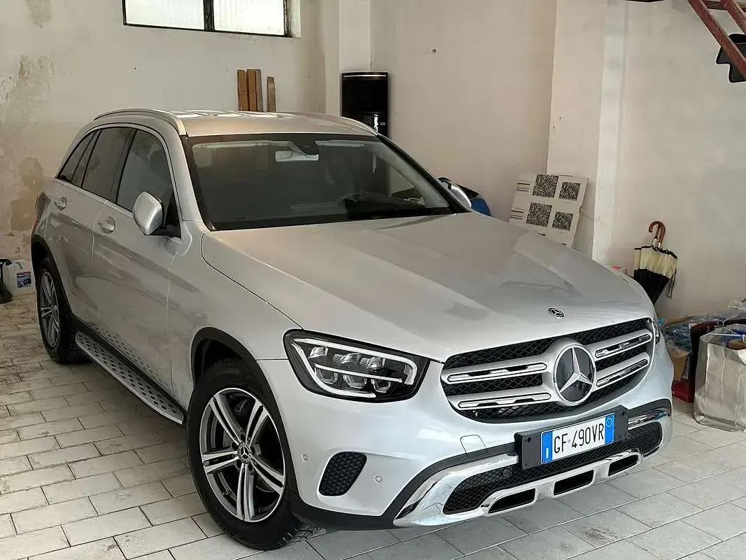 Usata Mercedes GLC300 245 CV (180 kW) 2021 Argento SUV