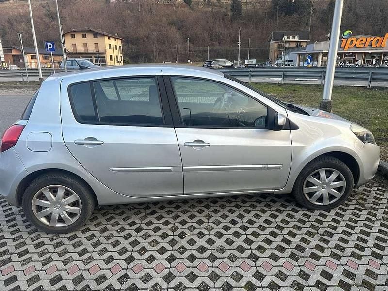 Usata Renault Clio II 75 CV (55 kW) 2011 Berlina