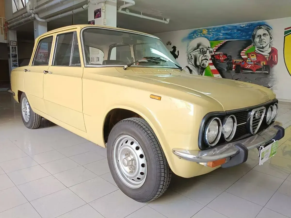 Usata Alfa Romeo Giulia Super 89 CV (65 kW) 1975 Beige Berlina
