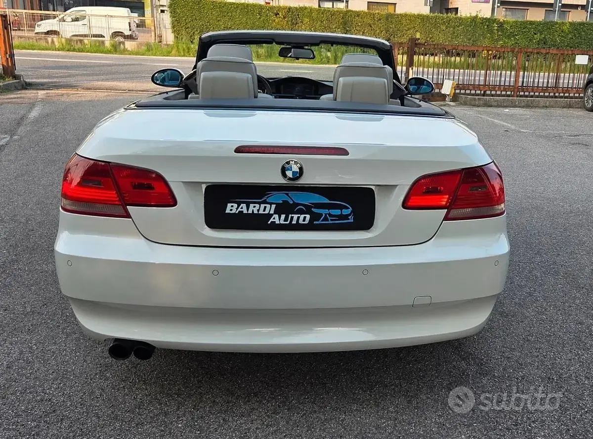 Usado BMW 325 Cabriolet Efficient Dynamics 197 HP (144 kW) 2008 Branco Cabrios