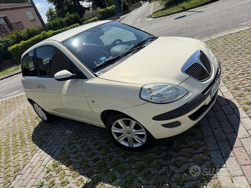 Usata Lancia Ypsilon 60 CV (44 kW) 2005 Bianco Utilitaria