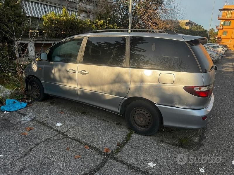 Begagnad Toyota Previa 116 HK (85 kW) 2003 Grå Minibuss