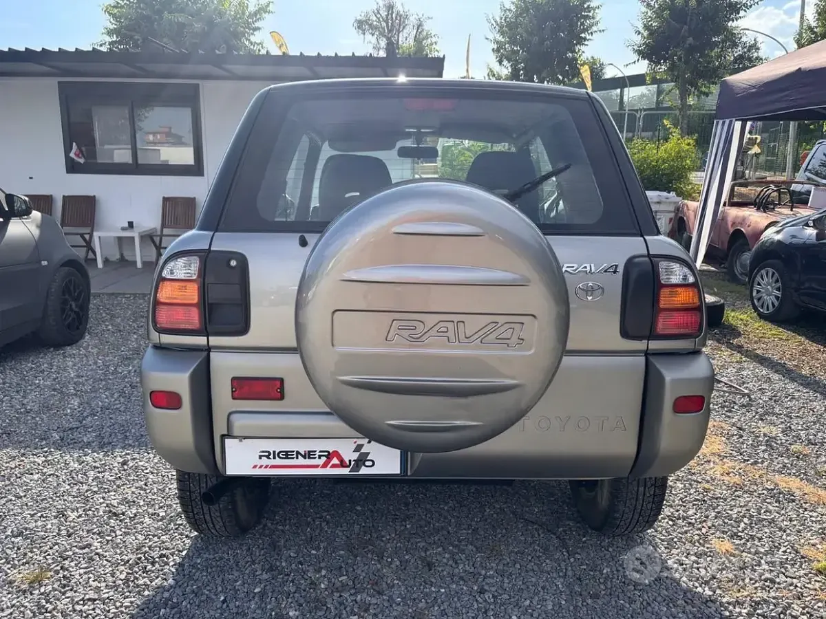 Usata Toyota RAV4 128 CV (94 kW) 1999 Grigio Coupé