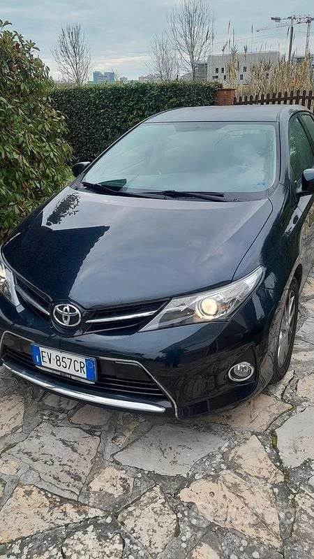 Usata Toyota Auris 2014 Blu Berlina
