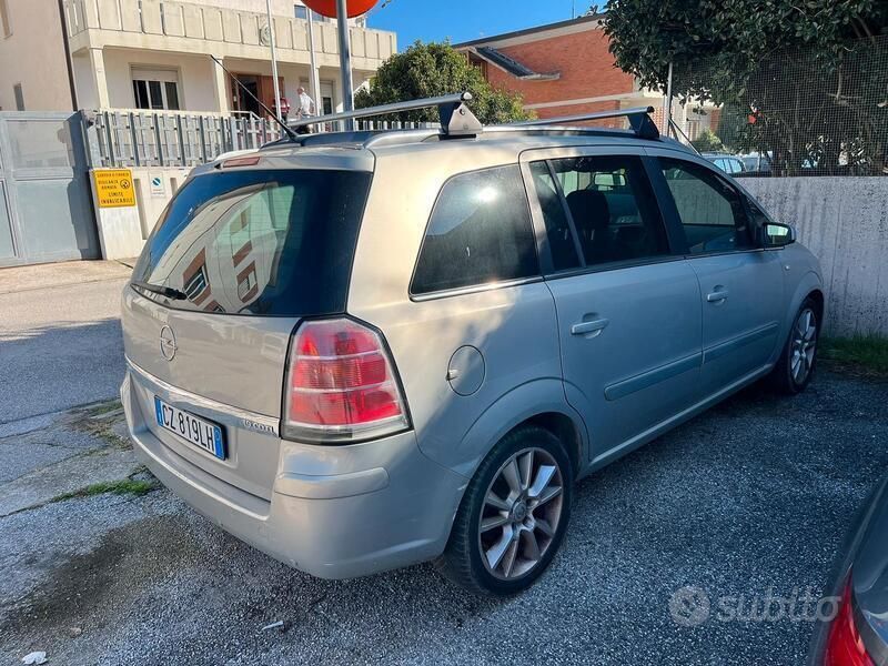 Usata Opel Zafira 120 CV (88 kW) 2006 Grigio Monovolume
