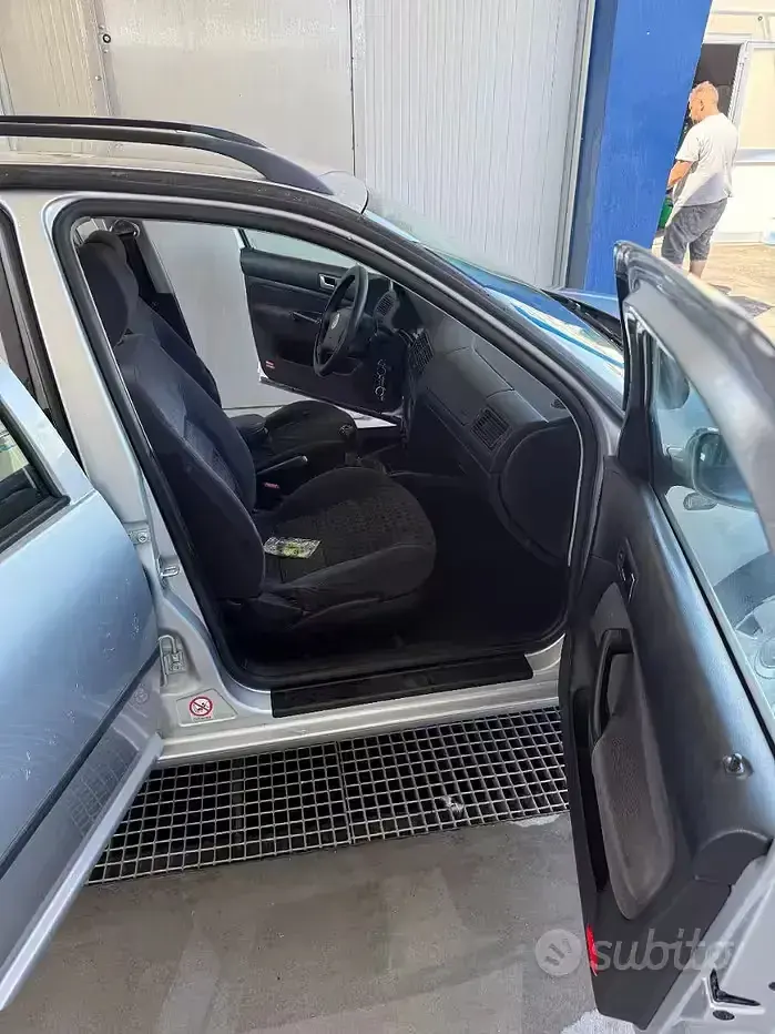Usata VW Golf IV Comfortline 90 CV (66 kW) 2001 Grigio Station wagon