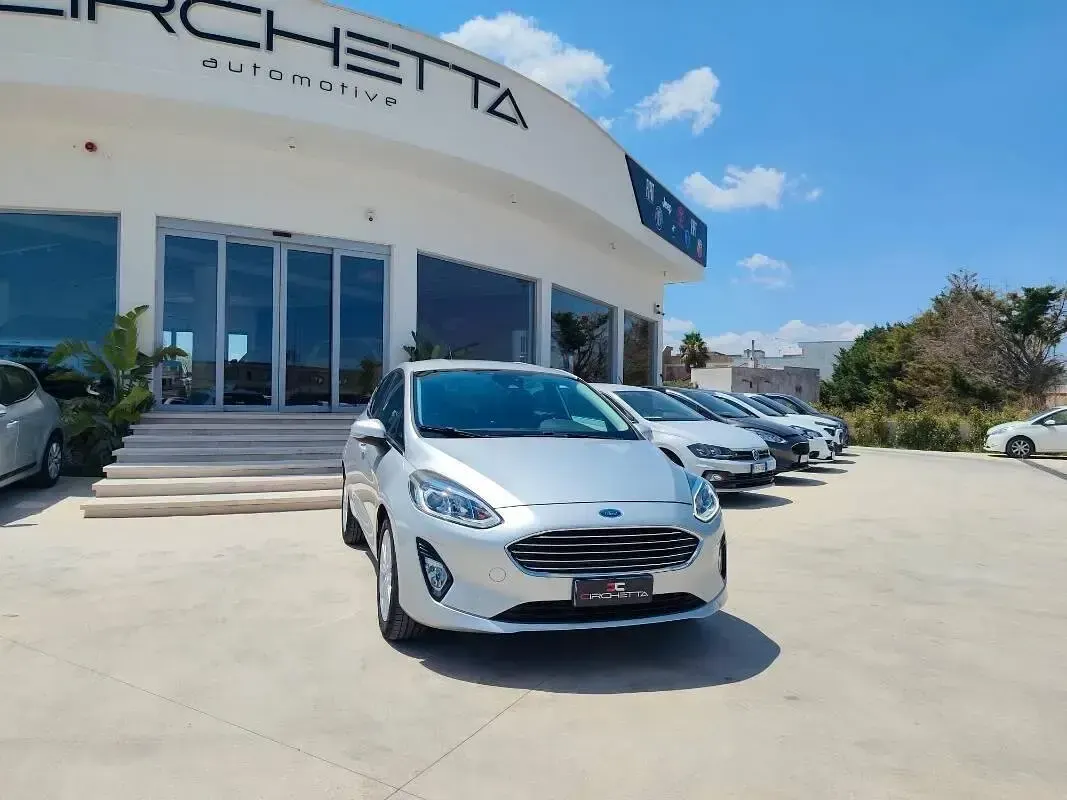 Usata Ford Fiesta Titanium 85 CV (62 kW) 2018 Grigio Utilitaria