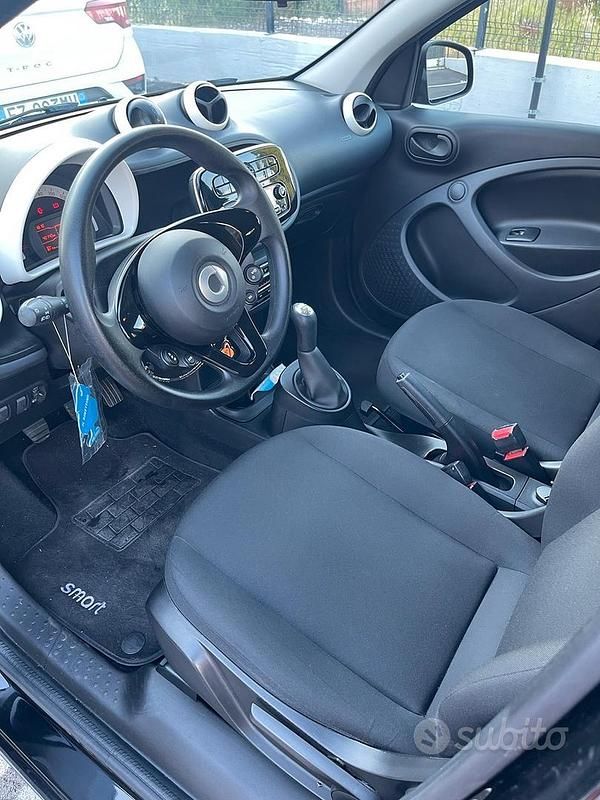 Usata Smart ForFour 61 CV (44 kW) 2018 Nero Utilitaria