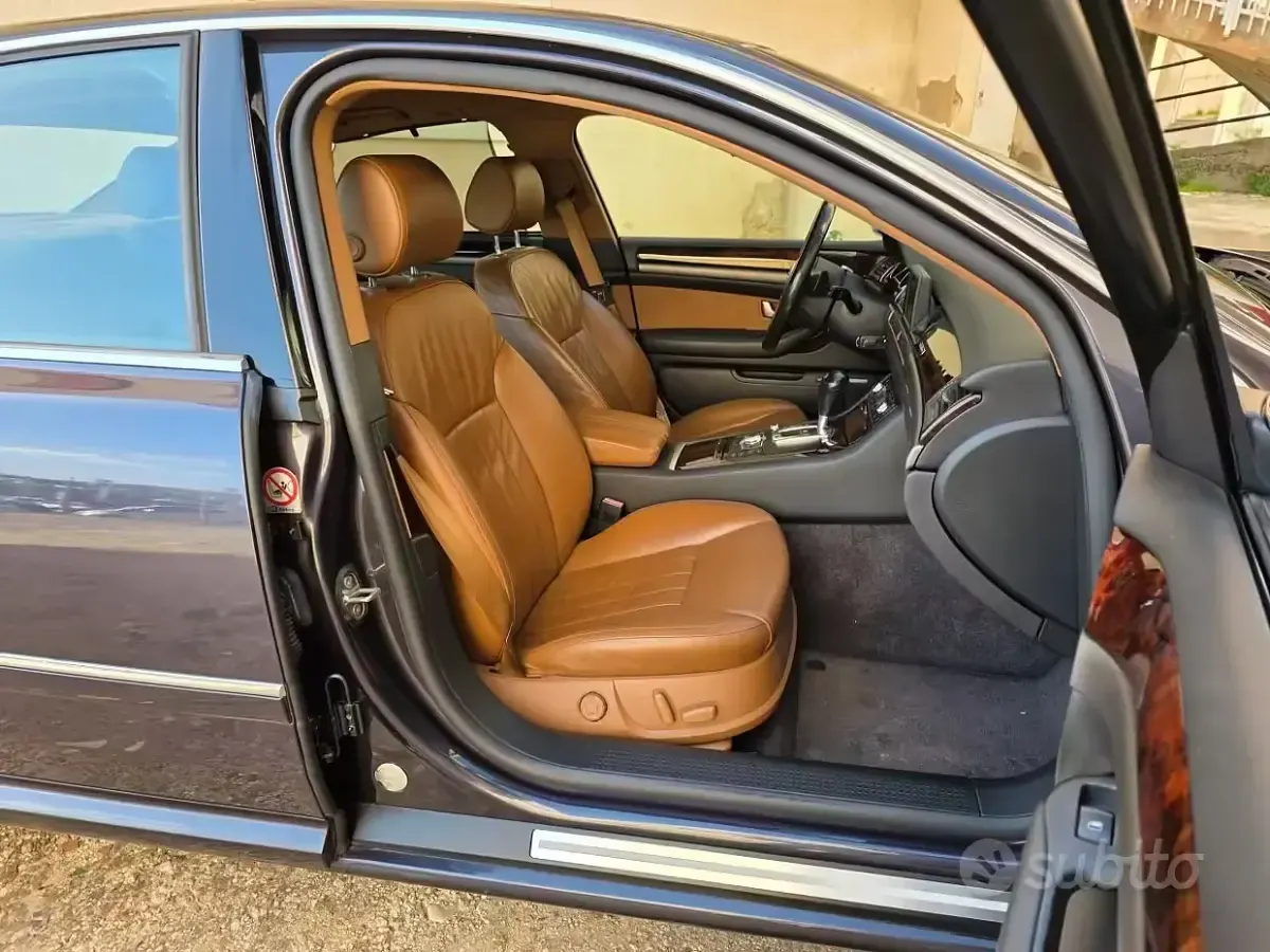 Usata Audi A8 233 CV (171 kW) 2005 Marrone Berlina