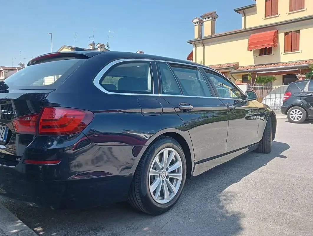 Usata BMW 520 184 CV (135 kW) 2011 Bluazzurro Station wagon