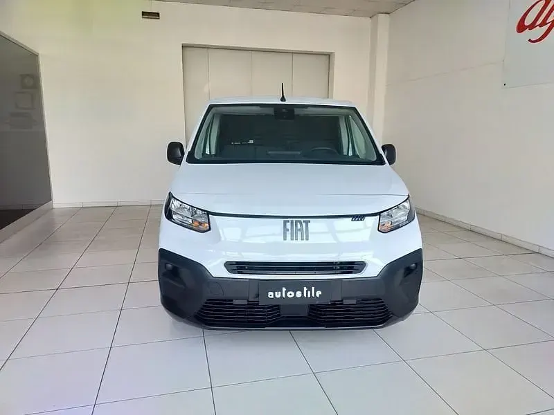 Usata Fiat Doblò 131 CV (96 kW) 2024 Bianco Monovolume