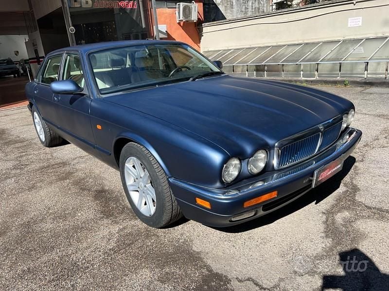 Usata Jaguar XJ 241 CV (177 kW) 1995 Blu Berlina