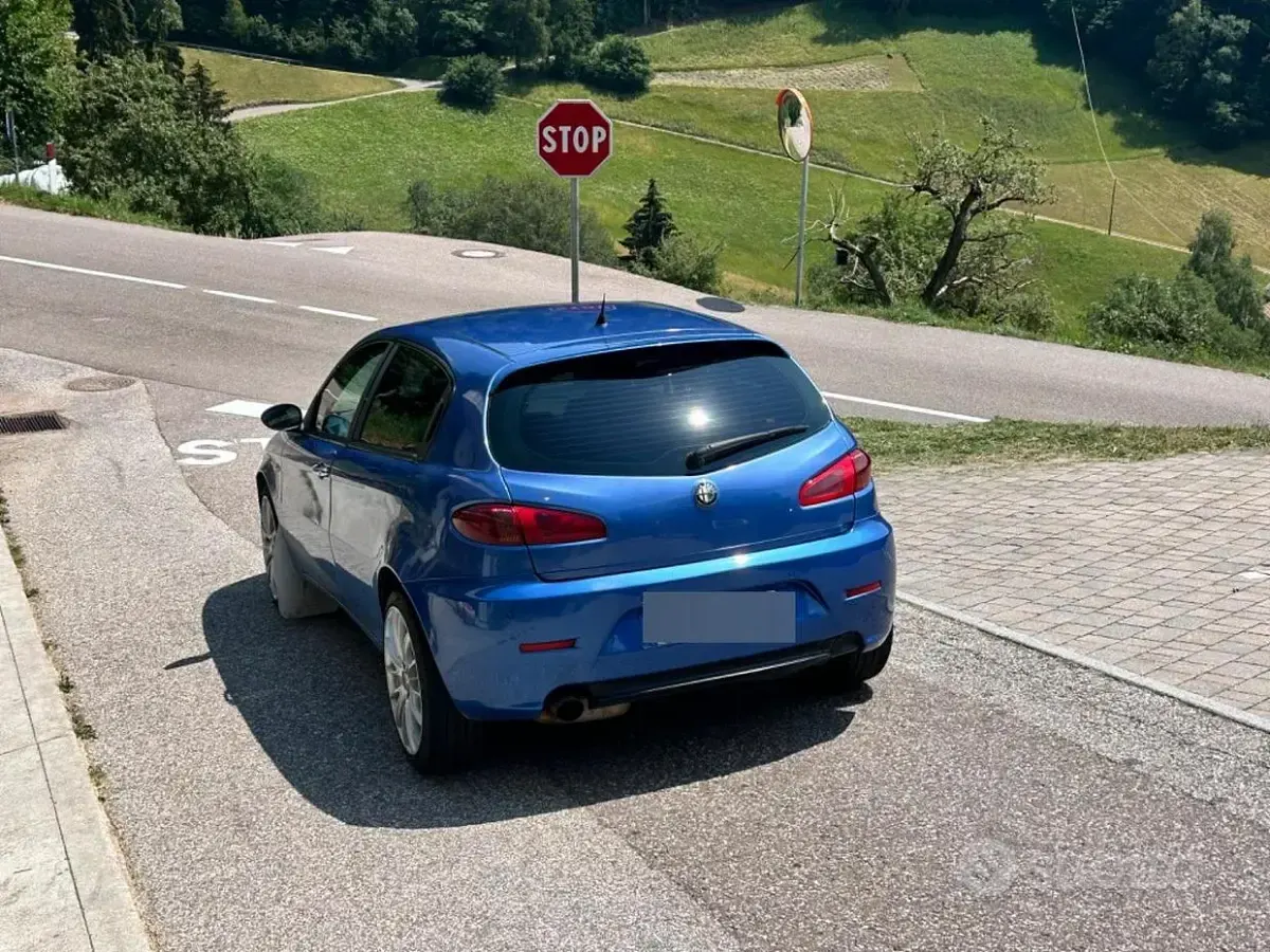 Usata Alfa Romeo 147 150 CV (110 kW) 2009 Bluazzurro Utilitaria