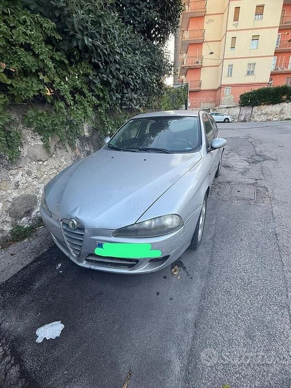 Usata Alfa Romeo 147 105 CV (77 kW) 2007 Grigio Utilitaria