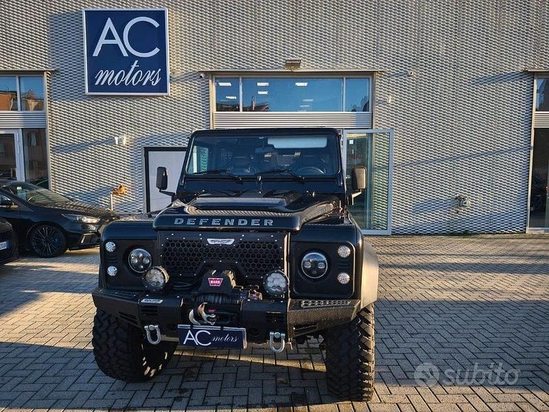 Usata Land Rover Defender 122 CV (89 kW) 2011 Nero Utilitaria
