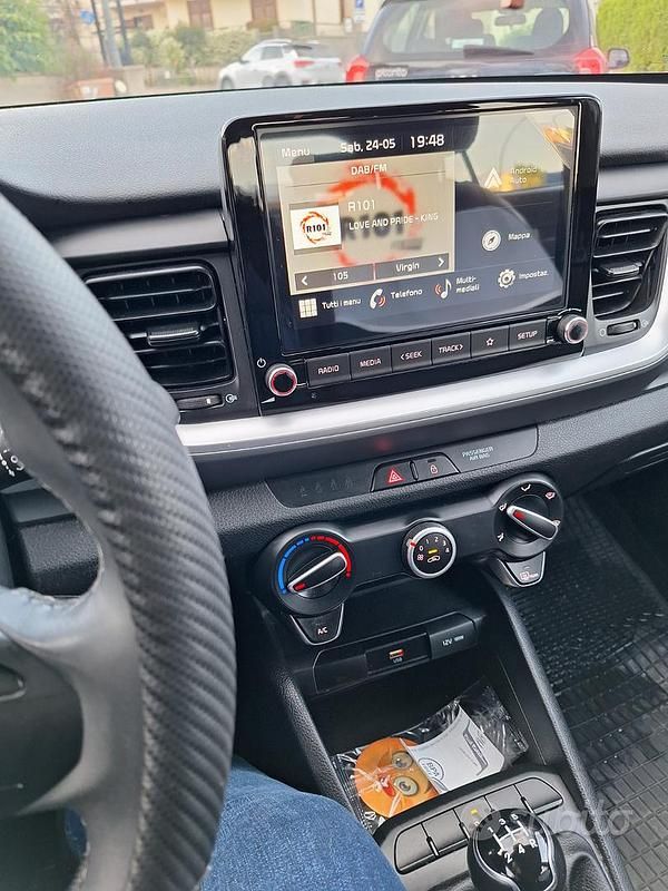Usata Kia Stonic 84 CV (61 kW) 2022 Rosso SUV