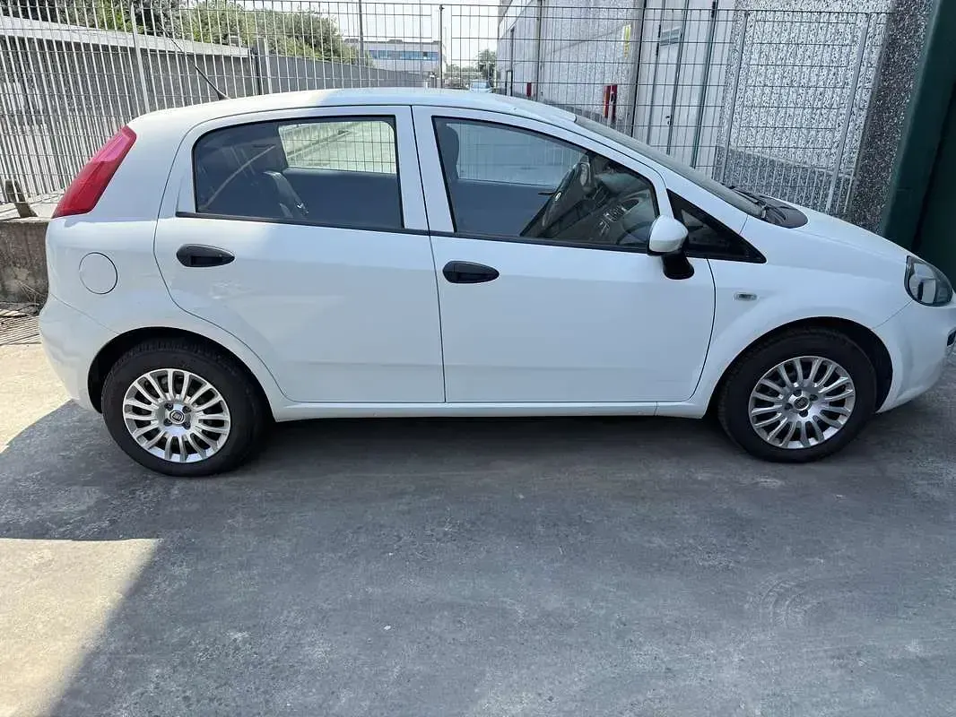 Usata Fiat Punto Evo Dynamic 69 CV (50 kW) 2016 Utilitaria