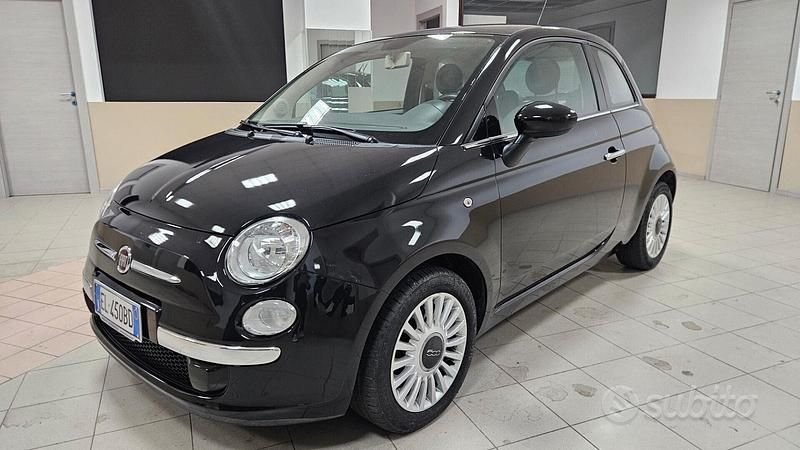 Nero Usata 2011 Fiat 500 Tre volumi | 7000 € (Buon prezzo) - Immagine 1/4