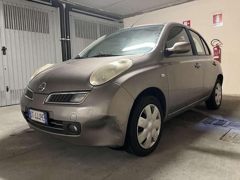 Usata Nissan Micra 80 CV (58 kW) 2009 Caffè latte Berlina