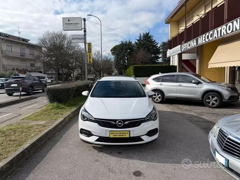 Usata Opel Astra GS Line 105 CV (77 kW) 2020 Bianco Station wagon