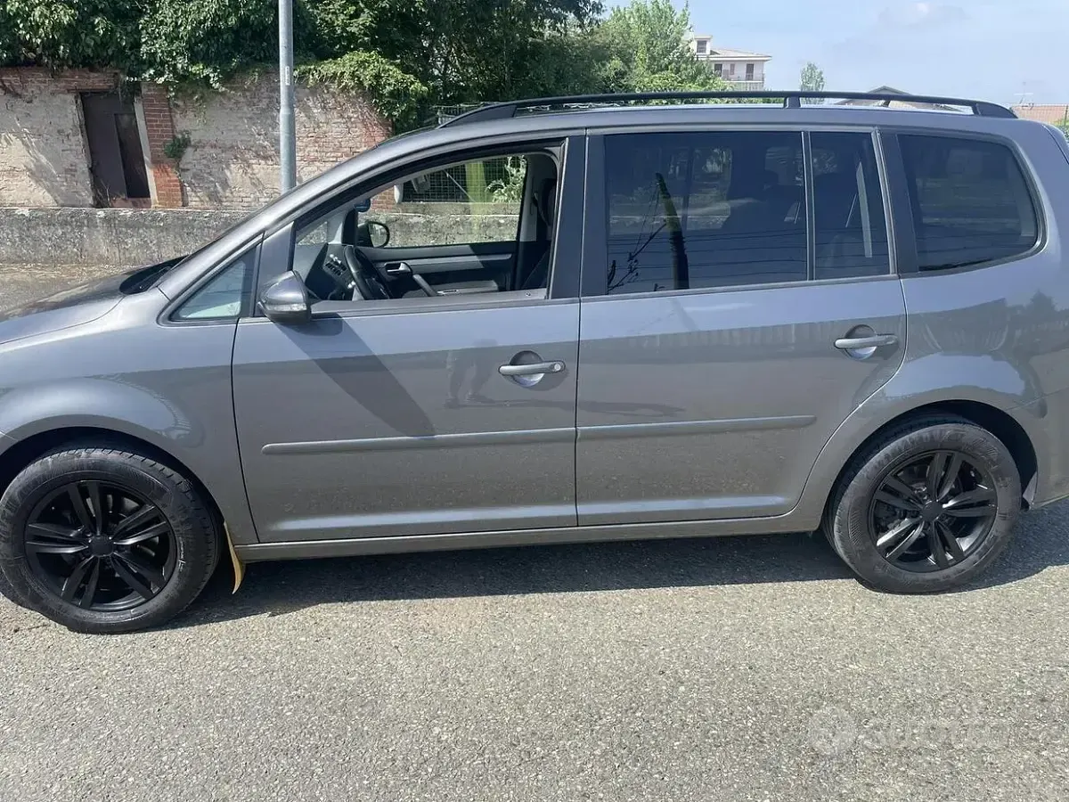 Usata VW Touran 105 CV (77 kW) 2015 Grigio Monovolume