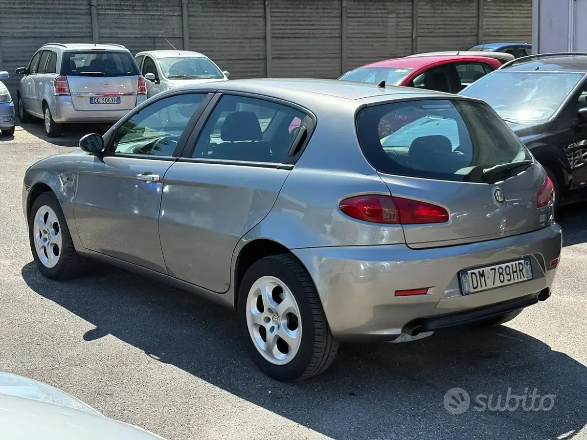 Usata Alfa Romeo 147 Progression 105 CV (77 kW) 2008 Grigio Utilitaria