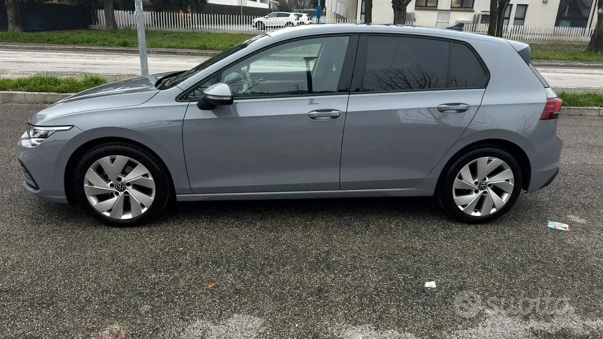 Usata VW Golf VIII 150 CV (110 kW) 2020 Berlina